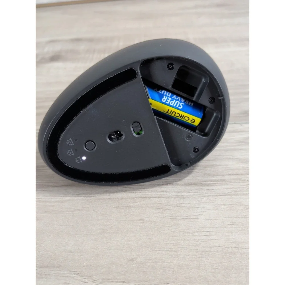 Logitech Lift Vertical Ergonomic Mouse Wireless Bluetooth 4 Buttons